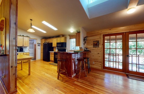 South Fork Cabin | Beautiful mountainside home & bunkhouse w/barn, two full kitchens, & free WiFi