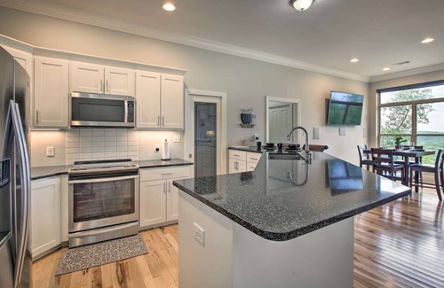Hot Springs Cabin | Beautiful Mountaintop Views! 16 Private Acre Home
