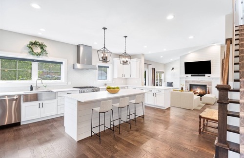 Fort Hunt House | Beautiful New Modern Farmhouse walkable to grocery, restaurants, trails, Potomac