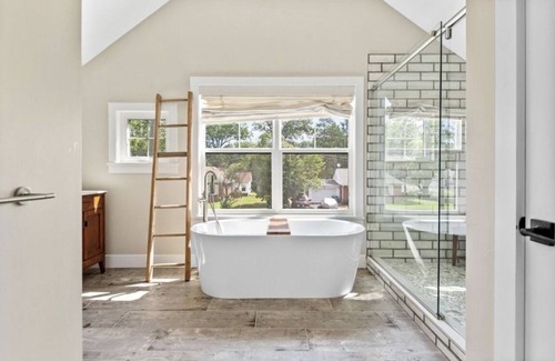 Fort Hunt House | Beautiful New Modern Farmhouse walkable to grocery, restaurants, trails, Potomac