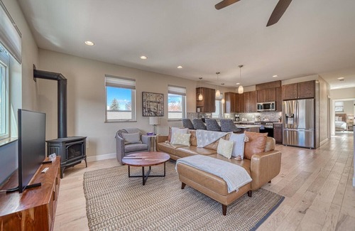 Salida House | Beautiful New Townhome in Downtown Salida