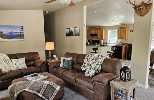 Gilchrist House | Beautiful newer 2 bed/2bath home with hot tub in Two Rivers North