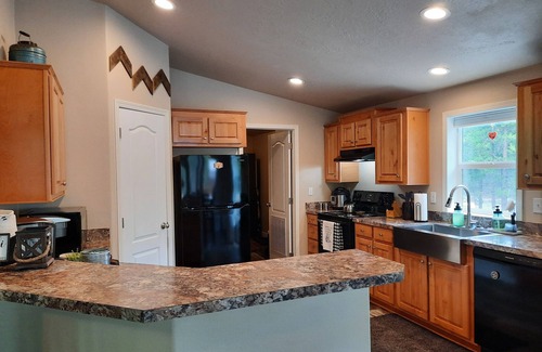 Gilchrist House | Beautiful newer 2 bed/2bath home with hot tub in Two Rivers North