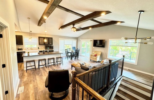 Lansing House | Beautiful, newly renovated 3 bedroom home on the Mississippi River.