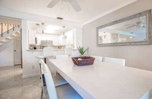 Palm River Estates House | Beautiful North Naples Condo Minutes to Beaches!