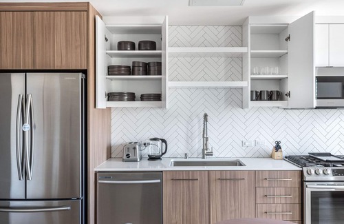 Downtown Oakland Apartment | Beautiful Oakland 1BR w/AC, W/D, Sky Deck, next to BART, by Blueground