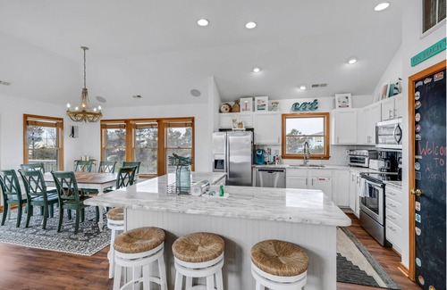 Whalehead Beach Cottage | Beautiful OBX Home w. Pristine Views by RedAwning