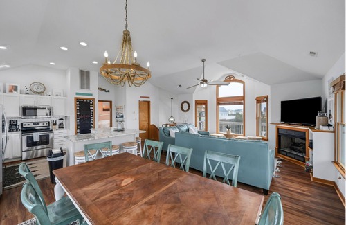 Whalehead Beach Cottage | Beautiful OBX Home w. Pristine Views by RedAwning