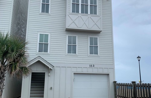 Atlantic Beach House | BEAUTIFUL OCEANFRONT 5 BR HOME WITH ELEVATOR AND POOL. 10% OFF REMAINDER 2025