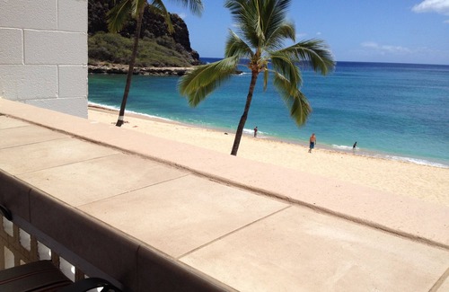 Makaha Condo | Beautiful Oceanfront Condo on West Side of Oahu. Spectacular Sunsets