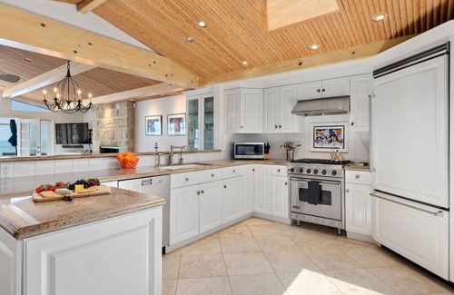 Toro Canyon House | Beautiful Oceanfront Home with Jacuzzi