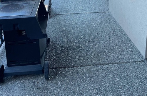 Central Okanagan House | Beautiful Okanagan lake views from this immaculate 1 bedroom suite