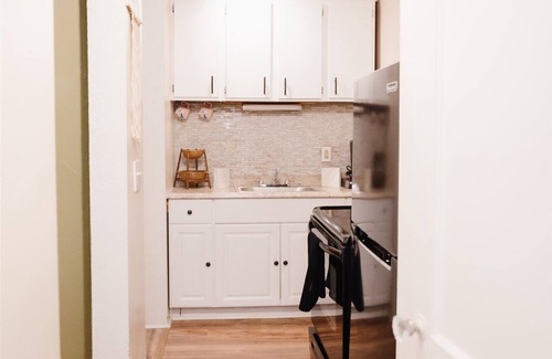 Neighborhood of the Arts Apartment | Beautiful One Bedroom Apartment in The Neighbor of the Art