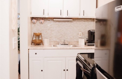 Neighborhood of the Arts Apartment | Beautiful One Bedroom Apartment in The Neighbor of the Art