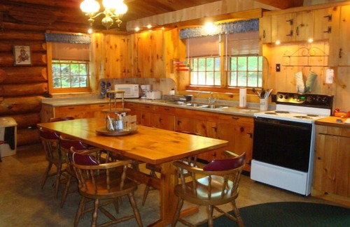 Oxford Cottage | Beautiful open-concept log home in quiet setting on Thompson Lake.