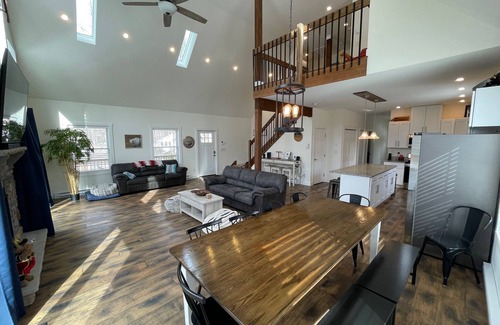 Jim Thorpe Ski Chalet | Beautiful Open Layout w/Hot Tub, Huge Game Room, EV Charger, and Pet Friendly.