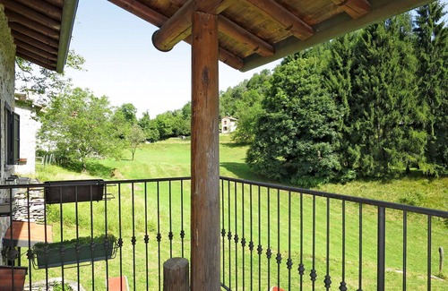 Porto Valtravaglia House | Beautiful private villa for 6 guests with TV, patio and pets allowed