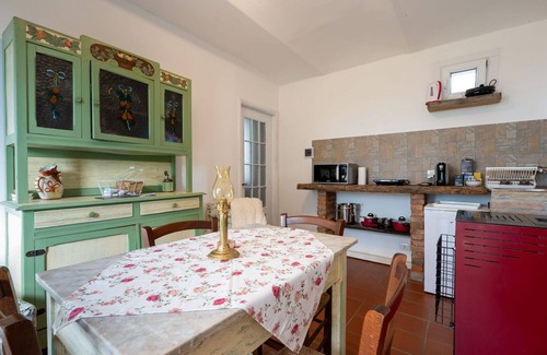 San Damiano dʼAsti House | Beautiful private villa for 2 guests with WIFI, A/C, TV, patio, pets allowed and panoramic view