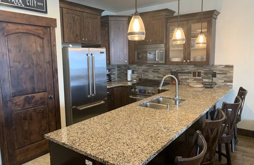 Park City House | Beautiful Park City/Heber Townhome w/Hot Tub - 10min from Resorts