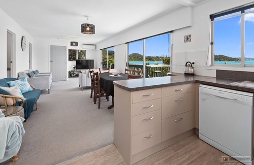 Parua Bay House | Beautiful Parua Bay waterfront bach
