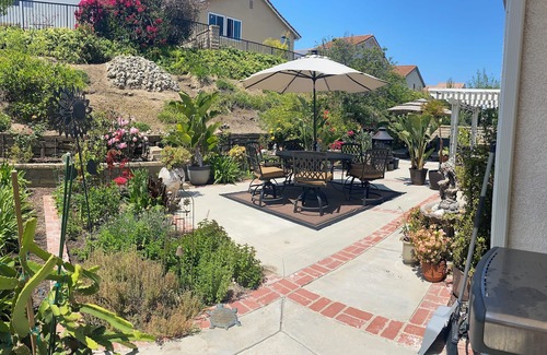 Thousand Oaks House | Beautiful, Peaceful, Room in Newbury Park Home in Gated Community