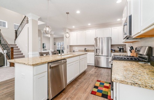 Fox Valley House | Beautiful Peaceful 3 Bedroom Home in Plainfield