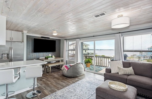 Navarre Beach House | Beautiful pet friendly 2 bedroom, 2 bath townhome on the Santa Rosa Sound!