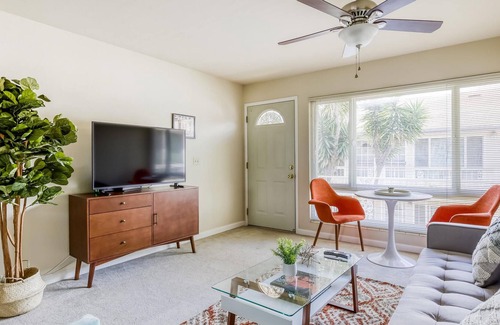 West San Jose Apartment | Beautiful, Pet-Friendly 2BR in San Jose + Parking