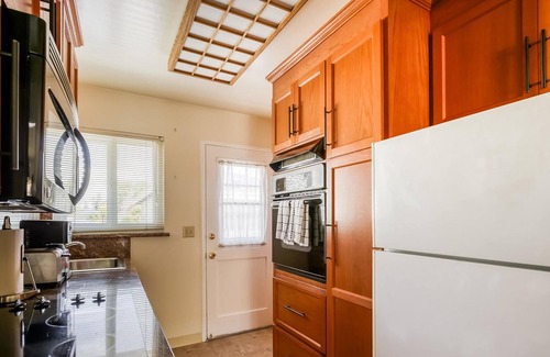 West San Jose Apartment | Beautiful, Pet-Friendly 2BR in San Jose + Parking