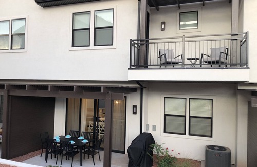 Ivins House | Beautiful Poolside Townhome at Ocotillo Springs in Santa Clara