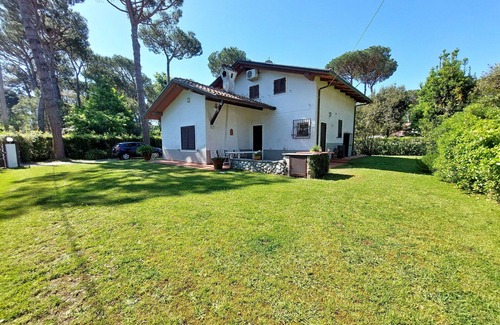 Ronchi Villa | Beautiful private villa for 8 people with A/C, WIFI, TV and pets allowed, close to Forte Dei Marmi