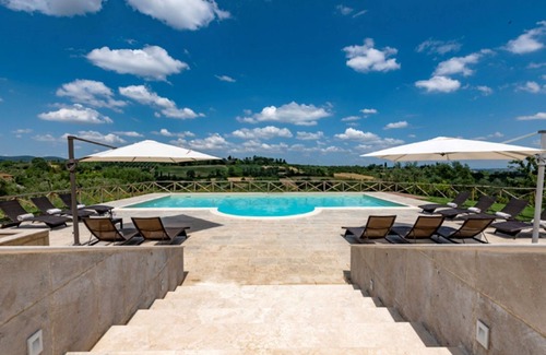 Torrita di Siena Villa | Beautiful private villa with A/C, hot tub, WIFI, private pool, TV, patio, close to Montepulciano