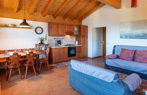 Peglio House | Beautiful private villa for 4 guests with WIFI, TV, balcony and pets allowed