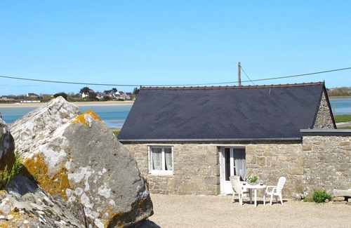 Plounevez-Lochrist House | Beautiful private villa for 2 people with pets allowed and parking