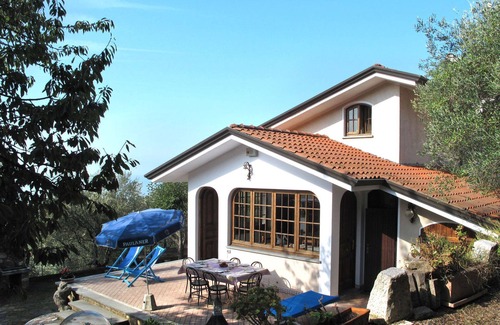 Montignoso House | Beautiful private villa for 10 guests with WIFI, TV, terrace and pets allowed