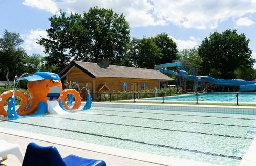 Municipality of Waalwijk House | Beautiful private villa for 4 people with pool, WIFI, TV and terrace