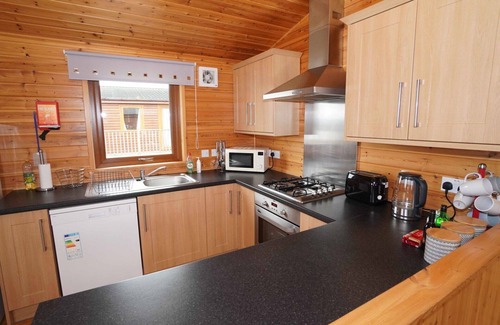 Kinross House | Beautiful private villa for 6 people with WIFI, TV, balcony, pets allowed and parking