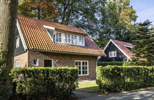 Losser House | Beautiful private villa for 16 guests with WIFI, TV and terrace