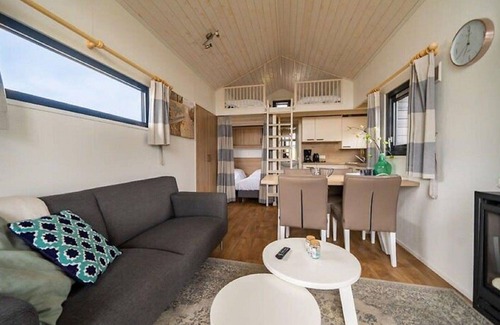 Nunspeet House | Beautiful private villa for 4 people with WIFI, pool, TV and terrace