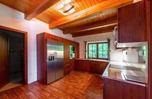 Clunek House | Beautiful private villa for 6 guests with WIFI, private pool, TV, patio, pets allowed and parking