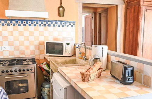 Blassac House | Beautiful private villa for 6 guests with WIFI, TV, terrace, pets allowed and parking
