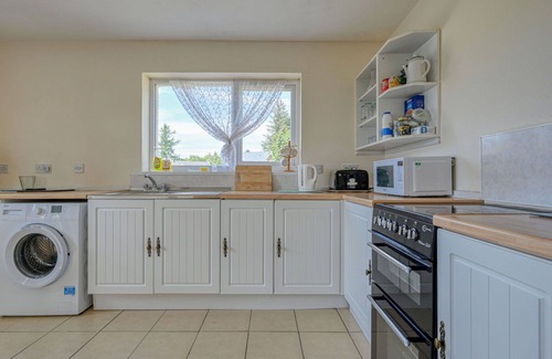 Balnain House | Beautiful private villa for 4 guests with TV, patio, pets allowed and panoramic view
