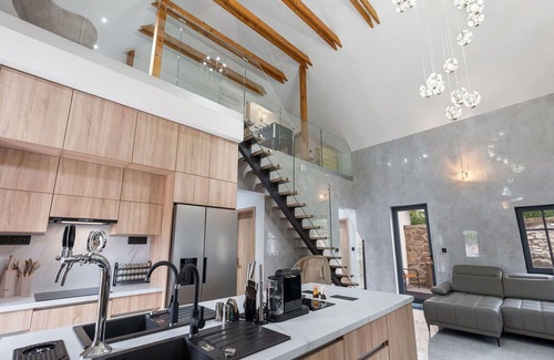 Dolni Laz House | Beautiful private villa for 8 people with WIFI, hot tub, TV, terrace, pets allowed and parking