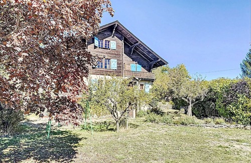 Lens House | Beautiful private villa for 10 guests with WIFI, TV, balcony and panoramic view