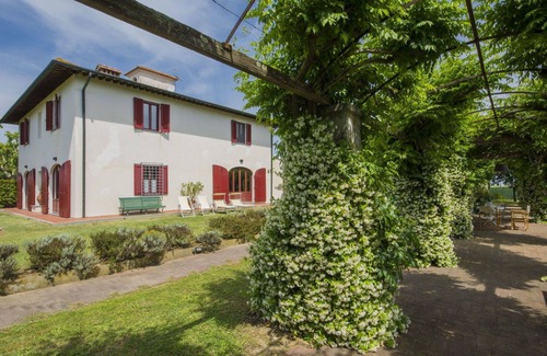 Lari Villa | Beautiful private villa for 9 people with WIFI, TV and patio