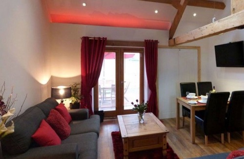 Llanycil House | Beautiful private villa for 4 people with hot tub, WIFI, TV, patio and parking