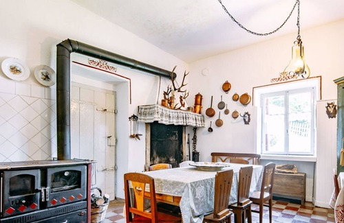 Ala House | Beautiful private villa for 14 people with WIFI, TV, patio, pets allowed and parking