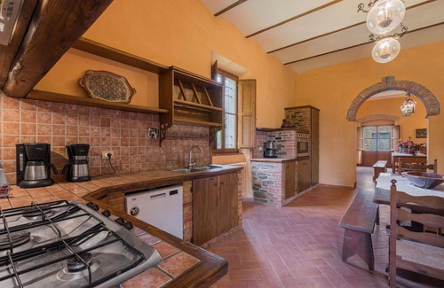 Bucine Villa | Beautiful private villa with A/C, WIFI, private pool, patio, pets allowed and panoramic view