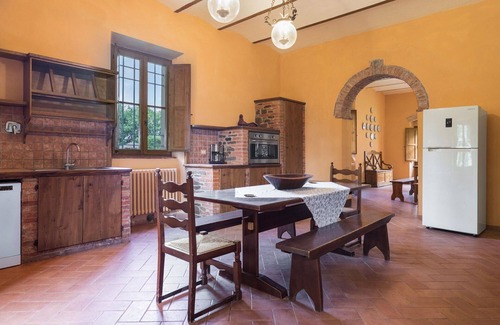 Bucine Villa | Beautiful private villa with A/C, WIFI, private pool, patio, pets allowed and panoramic view