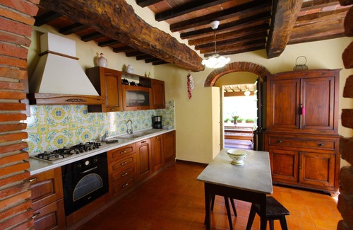 Le Piazze Villa | Beautiful private villa for 6 guests with private pool, TV and pets allowed